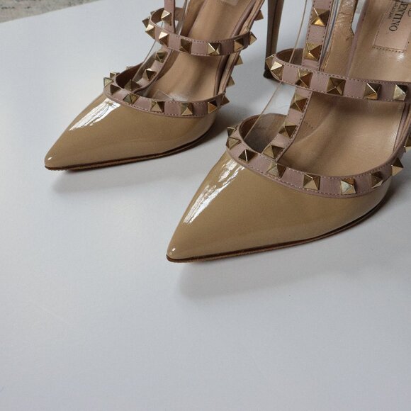 Valentino Garavani Rockstud Ankle Strap Pumps in Patent Leather Size: 39 1/2 - Picture 3 of 16